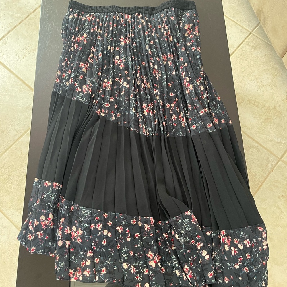 Floral Black Pleated Skirt